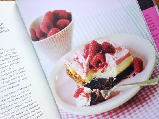 Brownie-de-fresa-y-pastel-de-queso-4