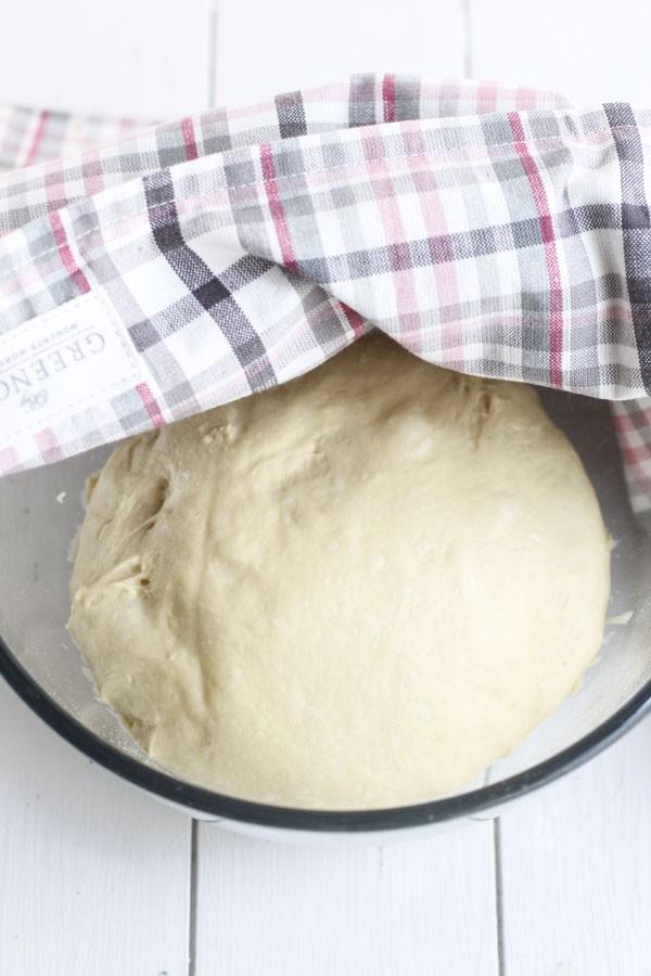 Cinnamon roll de melocotón