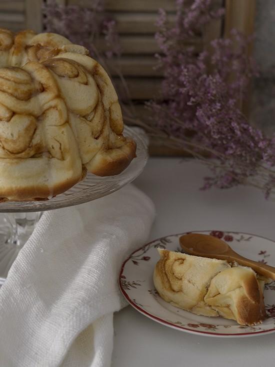 cinnamon roll bundt cake 15