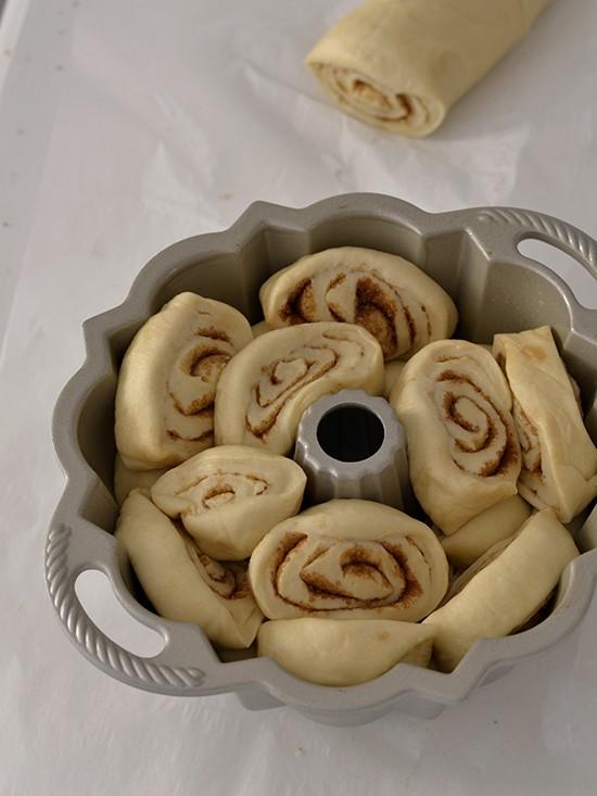cinnamon roll bundt cake 7