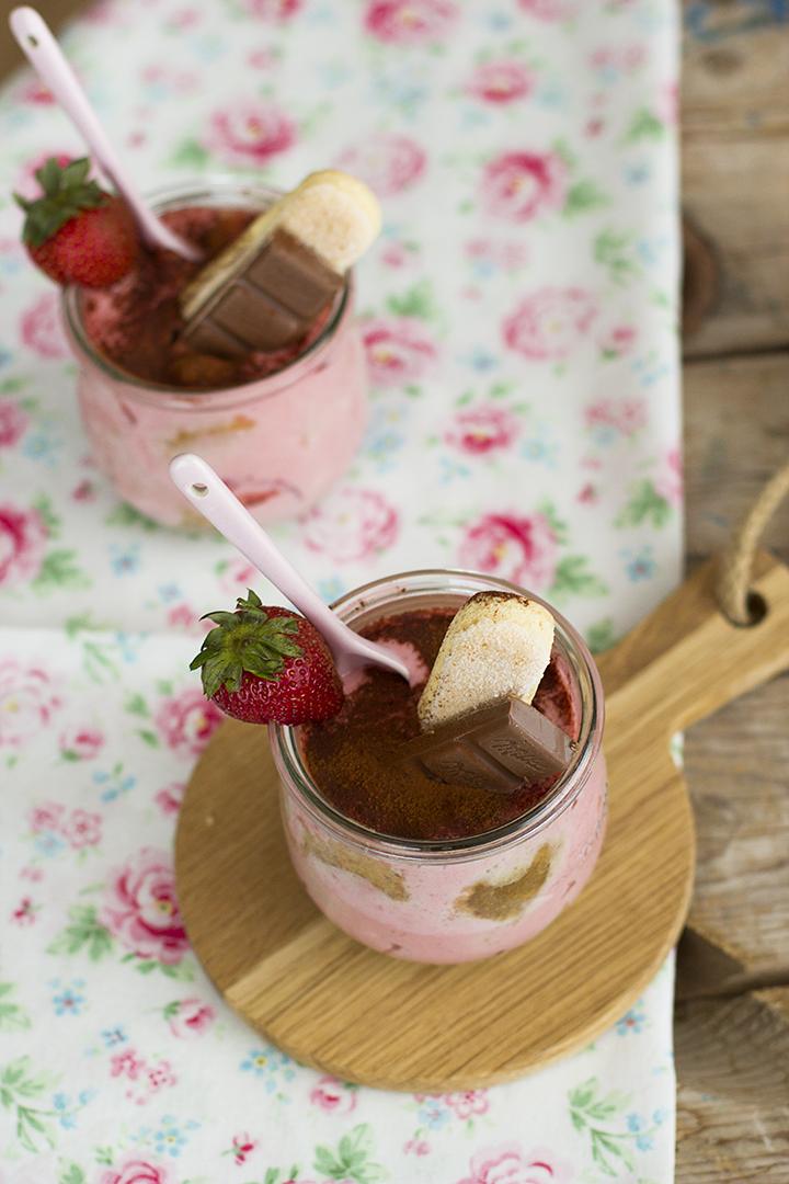 Tiramisu de fresa Receta fácil en 10 minutos saludable