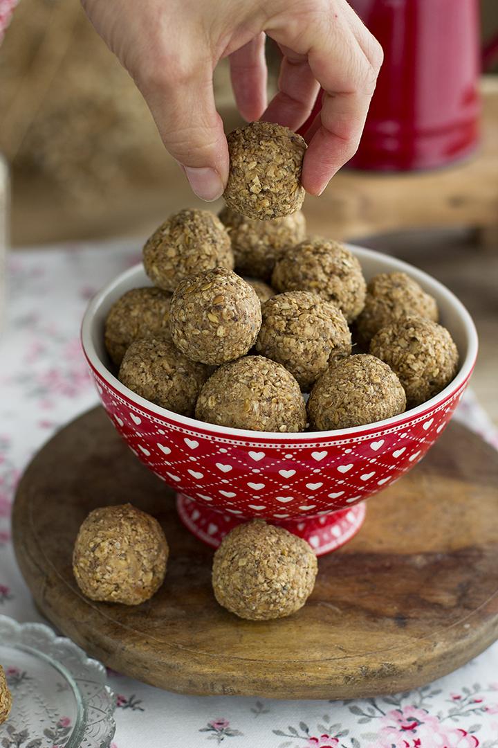 Bolitas energéticas de manzana y avena Bolitas energéticas de manzana y avena