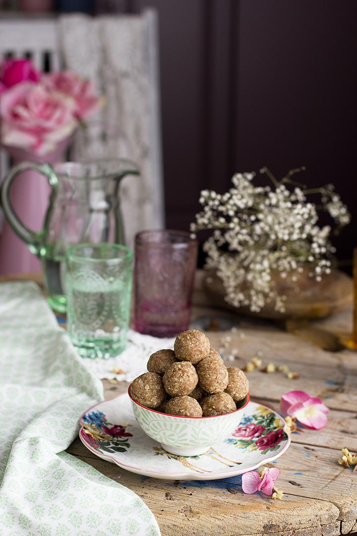 Bolitas energéticas de Almendra y Coco Receta fácil y sana Bolitas energéticas de Almendra y Coco Receta fácil y sana