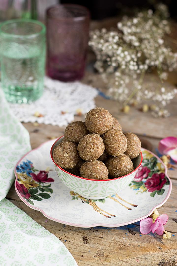 Bolitas energéticas de Almendra y Coco Receta fácil y sana Bolitas energéticas de Almendra y Coco Receta fácil y sana