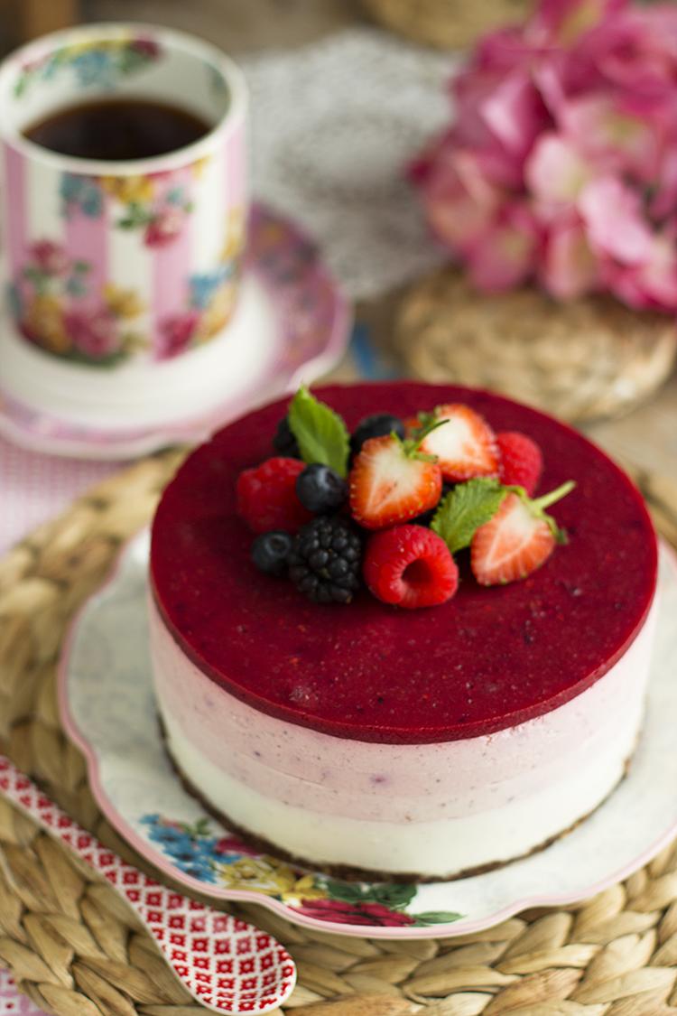 Cheesecake de Frutos Rojos Saludable fácil y rica Cheesecake de Frutos Rojos Saludable fácil y rica