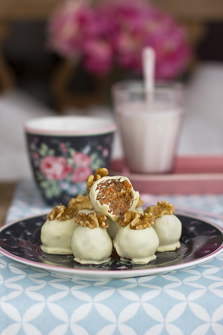 Bolitas energéticas de carrot cake, faciles, sanas y rápidas de hacer