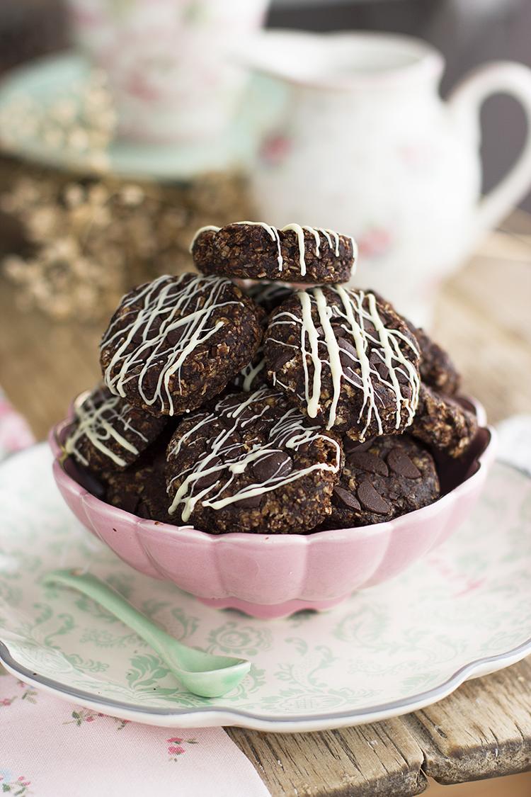 Galletas sin horno de avena, chocolate y cacahuete saludables Galletas sin horno de avena, chocolate y cacahuete saludables
