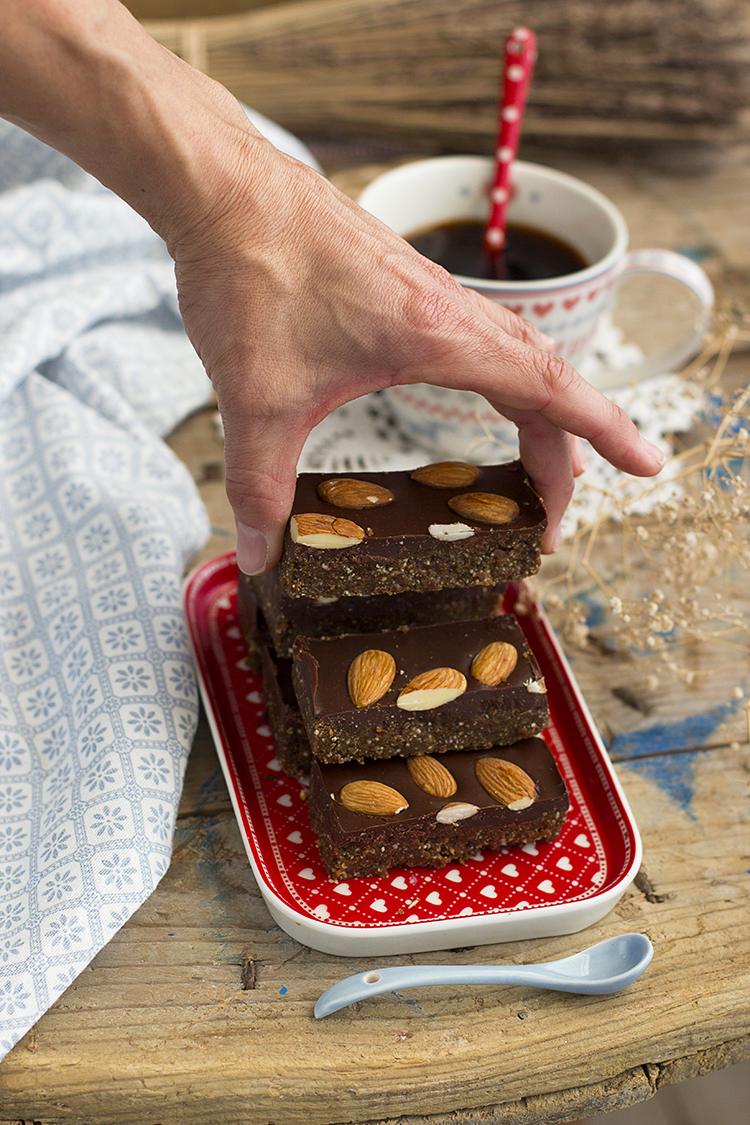 Turrón saludable de frutos secos y chocolate la mejor opción navideña Turrón saludable de frutos secos y chocolate la mejor opción navideña