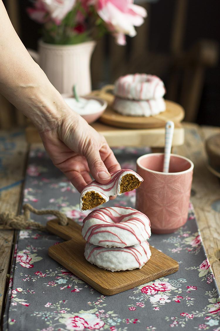 Coconuts Donuts de Vainilla y Cobertura de coco esponjoso y deliciosos Coconuts Donuts de Vainilla y Cobertura de coco esponjoso y deliciosos