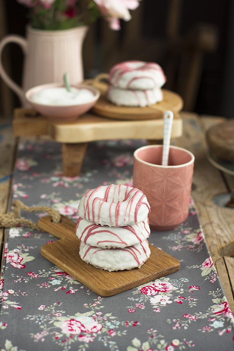 Coconuts Donuts de Vainilla y Cobertura de coco esponjoso y deliciosos Coconuts Donuts de Vainilla y Cobertura de coco esponjoso y deliciosos