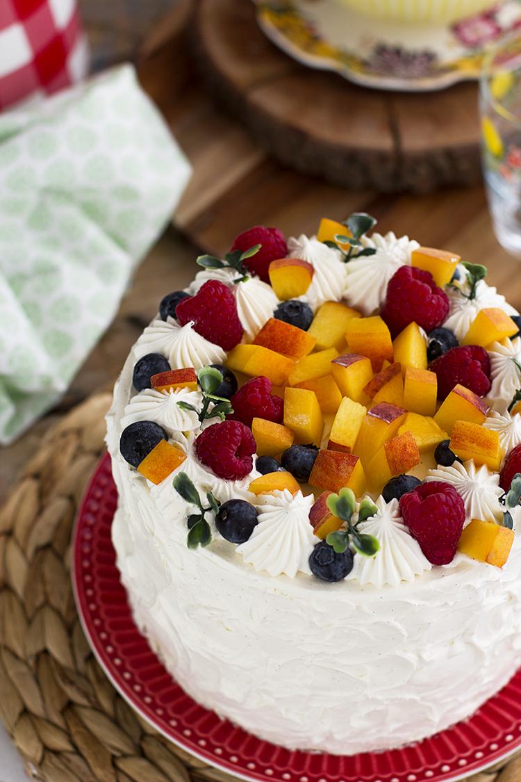Tarta de Vainilla Melocotón y Frambuesa deliciosa para celebraciónes Tarta de Vainilla Melocotón y Frambuesa deliciosa para celebraciónes