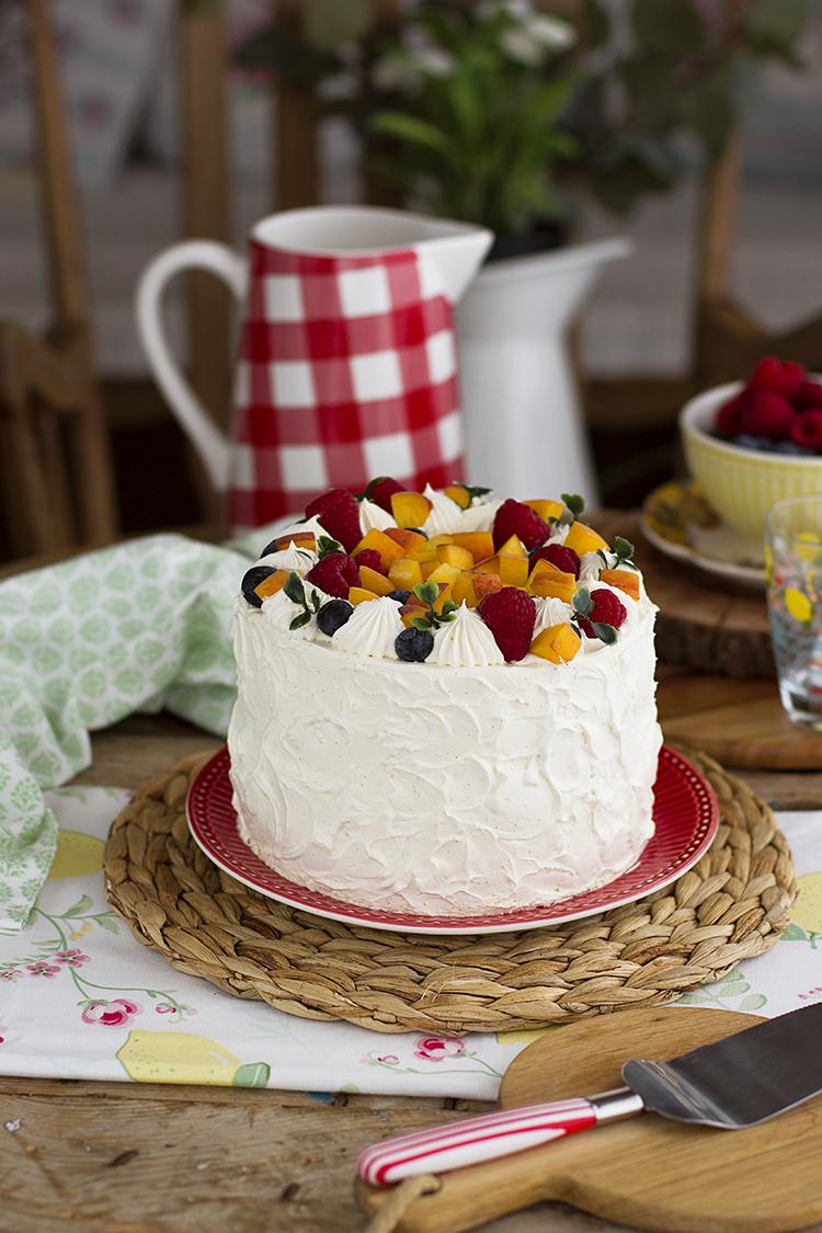 Tarta de Vainilla Melocotón y Frambuesa deliciosa para celebraciónes Tarta de Vainilla Melocotón y Frambuesa deliciosa para celebraciónes