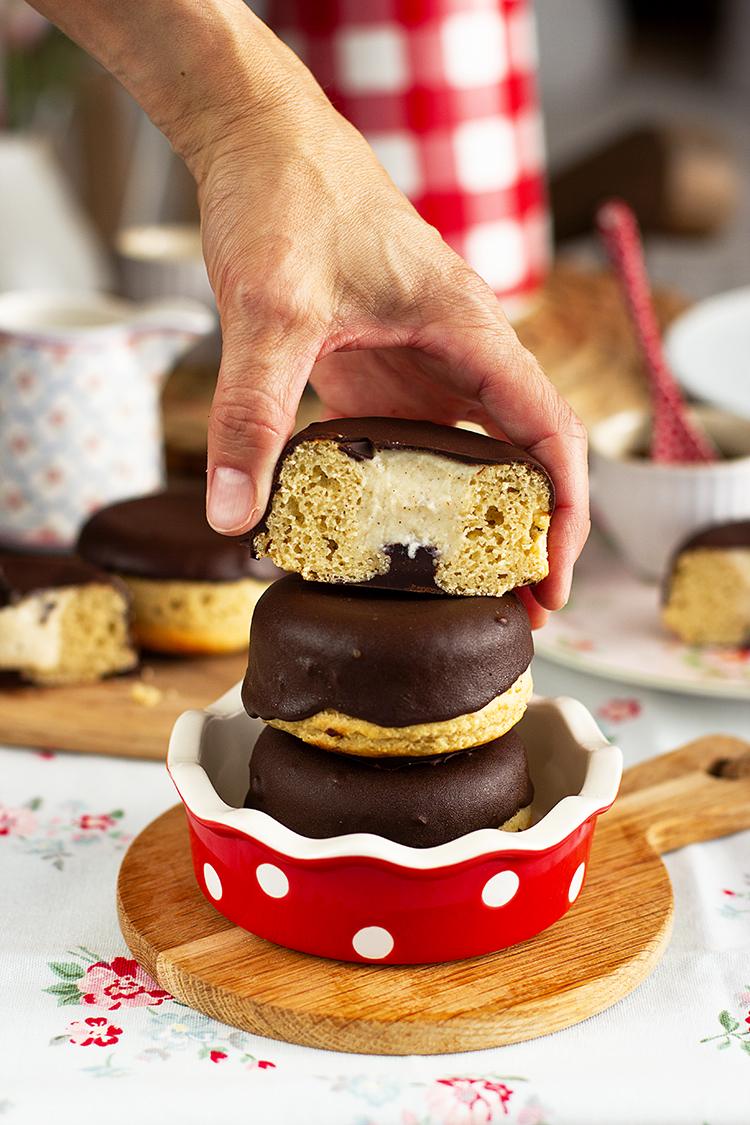 Berlinas Boston Cream saludables con crema pastelera y chocolate Berlinas Boston Cream saludables con crema pastelera y chocolate