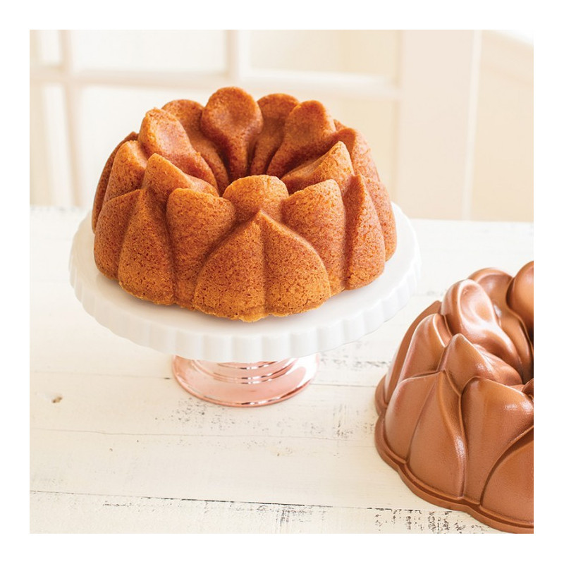 https://www.megasilvita.com/21092-large_default/molde-magnolia-bundt-cake-nordic-ware.jpg