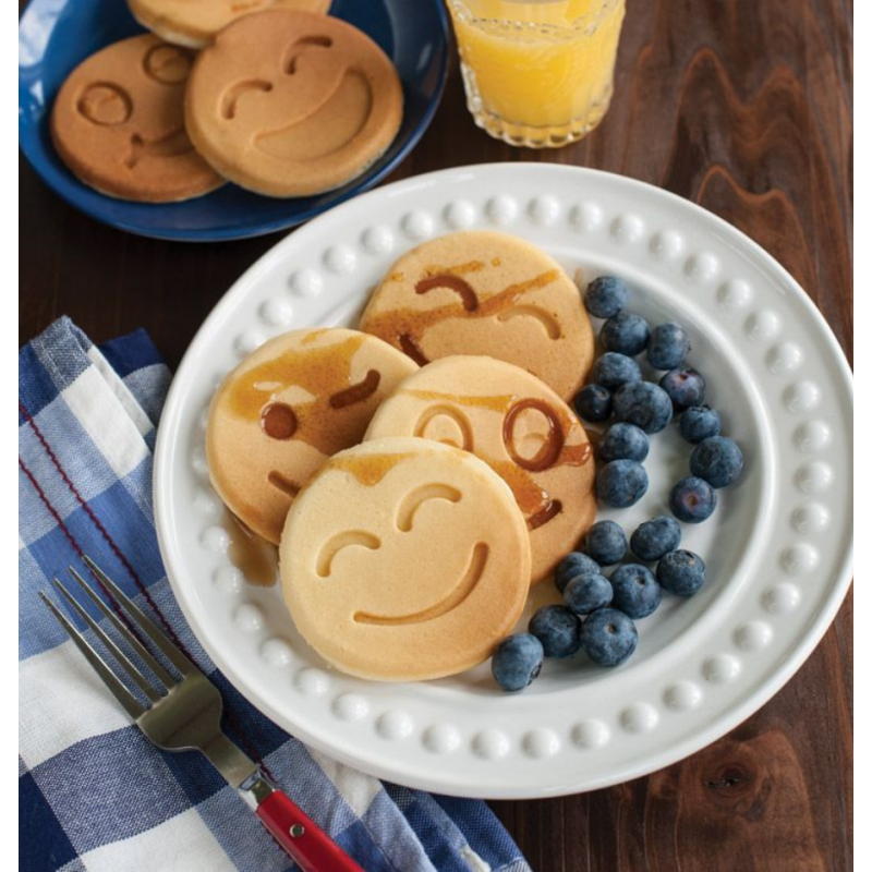 https://www.megasilvita.com/28815-large_default/molde-sarten-pancakes-emoticonos-nordic-ware.jpg