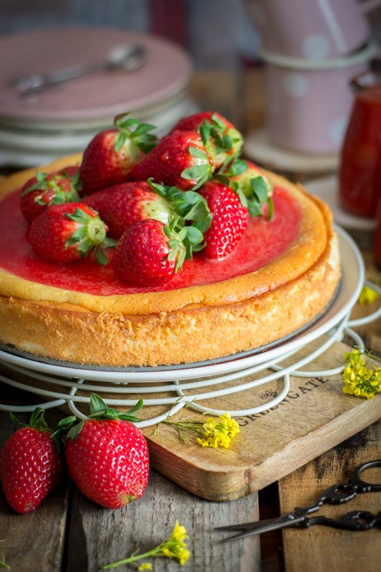 Tarta De Requesón Con Coulis De Fresa 3