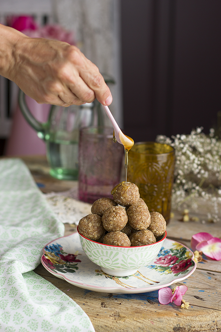 Bolitas Energeticas De Almendra Y Coco 6