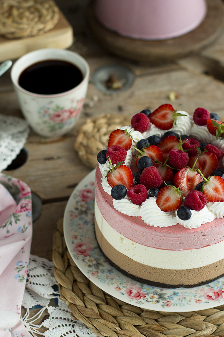 Tarta De Chocolate Con Leche Blanco Y Fresas 5